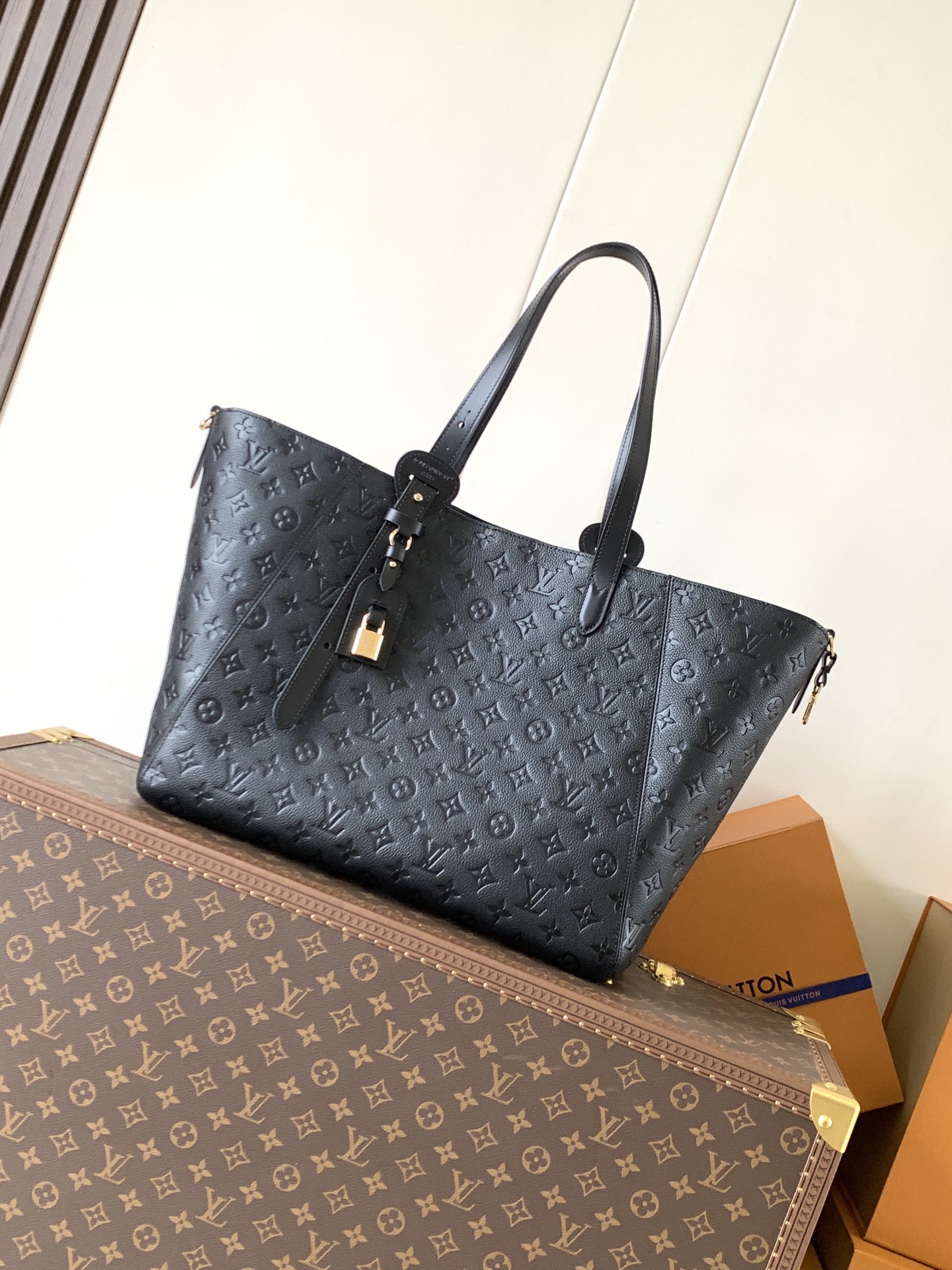 Louis Vuitton LV Classic Handbag Premium Canvas Model M24698 Gold Hardware Evening Party Luxury Handbag